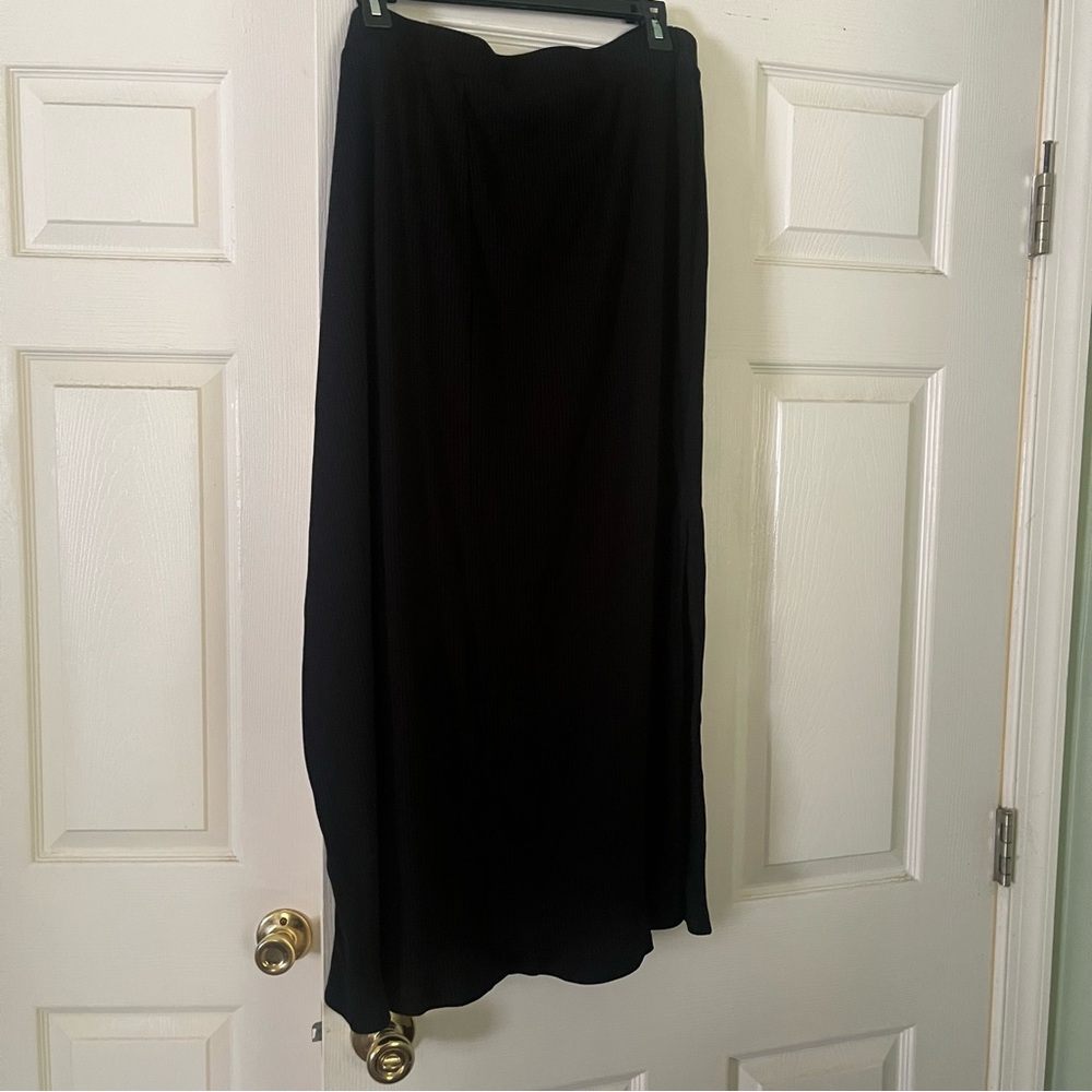 Women’s Old Navy Black High-Waisted Rib-Knit Maxi Skirt Size 2X - Picture 2 of 3